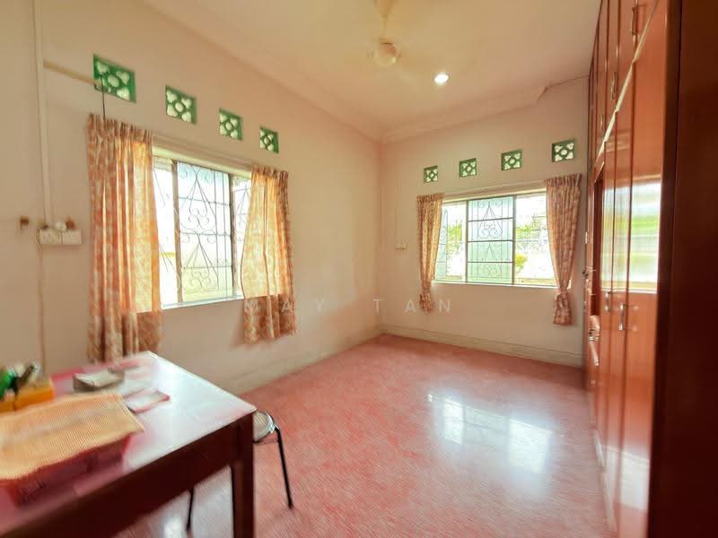 Rumah Berkembar untuk Dijual di Taman Sunrise (Kluang) - May Tan - Bedroom - PropertyGuru.com.my