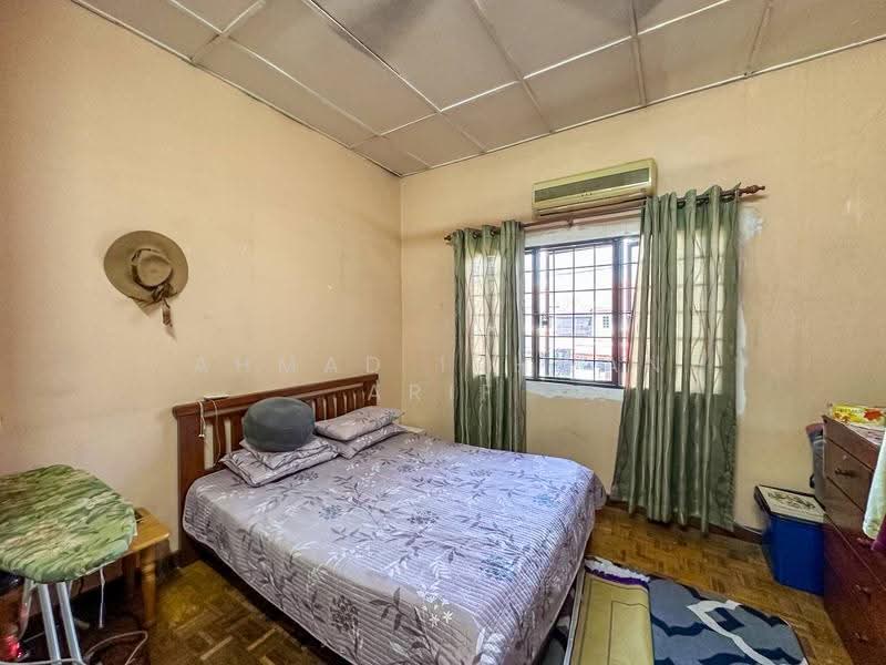 2-storey Terraced House for Sale in Taman Bunga Negara (Shah Alam) - Ahmad Ikhwan Arif - Bedroom - PropertyGuru.com.my