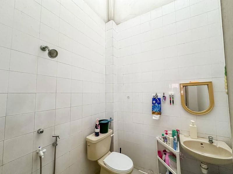 2-storey Terraced House for Sale in Taman Bunga Negara (Shah Alam) - Ahmad Ikhwan Arif - Bathroom - PropertyGuru.com.my
