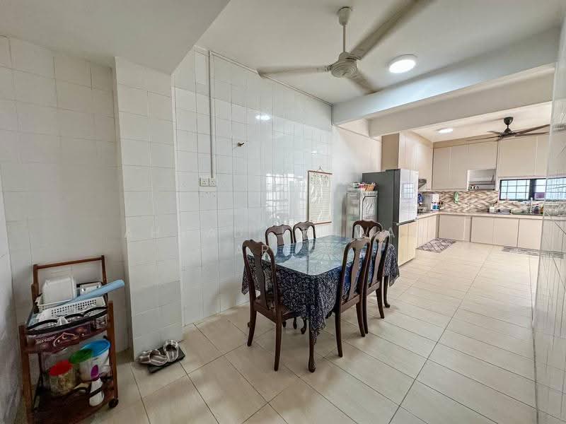 2-storey Terraced House for Sale in Taman Bunga Negara (Shah Alam) - Ahmad Ikhwan Arif - Dining Room - PropertyGuru.com.my