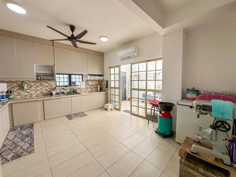 2-storey Terraced House for Sale in Taman Bunga Negara (Shah Alam) - Ahmad Ikhwan Arif - Kitchen - PropertyGuru.com.my