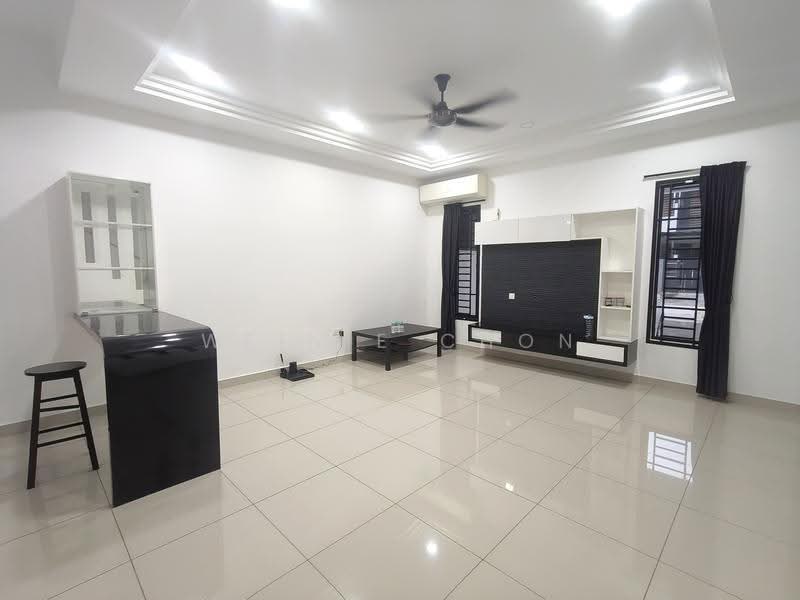 2-storey Terraced House for Sale in Bandar Putra Kulai (Kulai) - Weinie Chon - Living Room - PropertyGuru.com.my