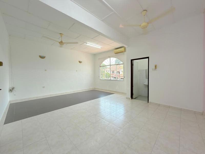 Rumah Teres 2-Tingkat untuk Dijual di Taman Sri Kluang (Kluang) - May Tan - Interior - PropertyGuru.com.my