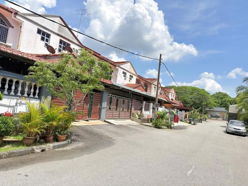 Rumah Teres 2-Tingkat untuk Dijual di Taman Sri Kluang (Kluang) - May Tan - Exterior - PropertyGuru.com.my