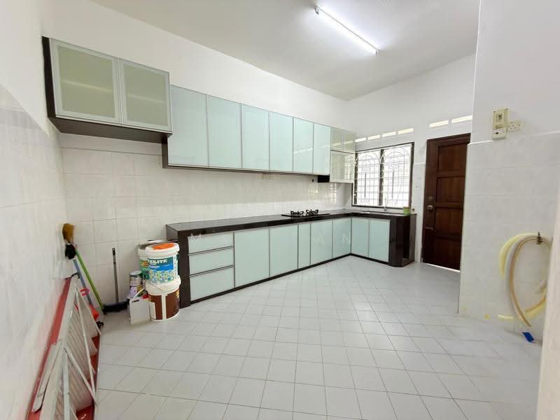 Rumah Teres 2-Tingkat untuk Dijual di Taman Sri Kluang (Kluang) - May Tan - Kitchen - PropertyGuru.com.my