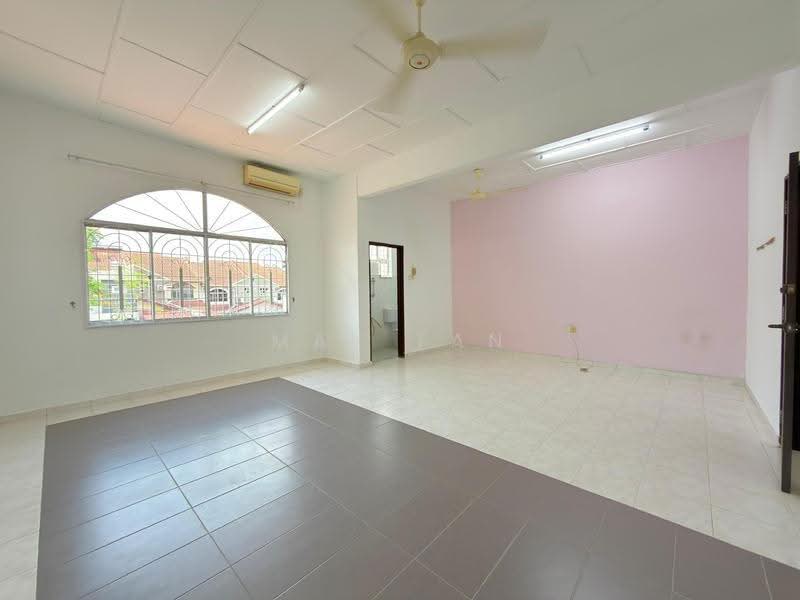 Rumah Teres 2-Tingkat untuk Dijual di Taman Sri Kluang (Kluang) - May Tan - Living Room - PropertyGuru.com.my