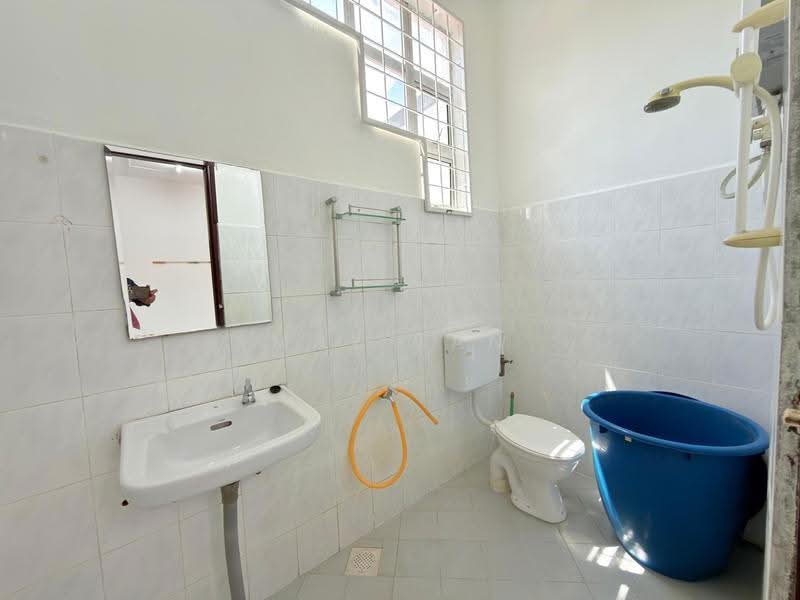 Rumah Teres 2-Tingkat untuk Dijual di Taman Sri Kluang (Kluang) - May Tan - Bathroom - PropertyGuru.com.my
