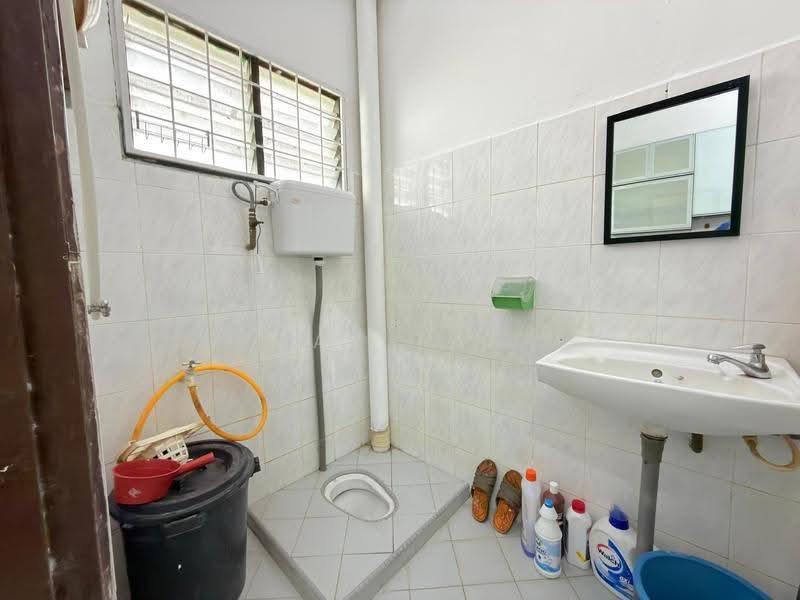 Rumah Teres 2-Tingkat untuk Dijual di Taman Sri Kluang (Kluang) - May Tan - Bathroom - PropertyGuru.com.my