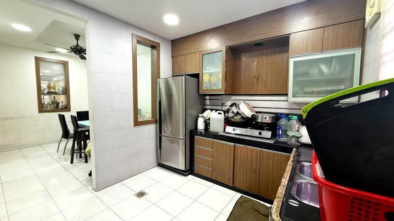 2.5-storey Terraced House for Sale in Taman Setia Indah (Tebrau) - Calvin Lee - Kitchen - PropertyGuru.com.my