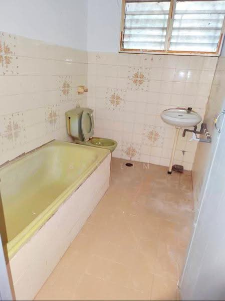 Semi-Detached House for Sale in Taman Desa Rasah (Rasah) - Sky Lim - Bathroom - PropertyGuru.com.my