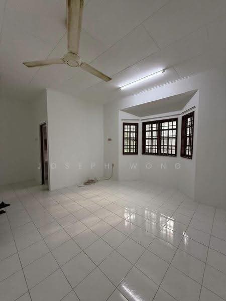 2-storey Terraced House for Sale in Ampang Ipoh (Ipoh) - Joseph Wong - Living Room - PropertyGuru.com.my