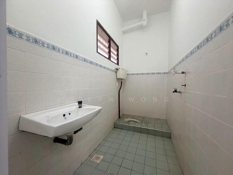2-storey Terraced House for Sale in Ampang Ipoh (Ipoh) - Joseph Wong - Bathroom - PropertyGuru.com.my