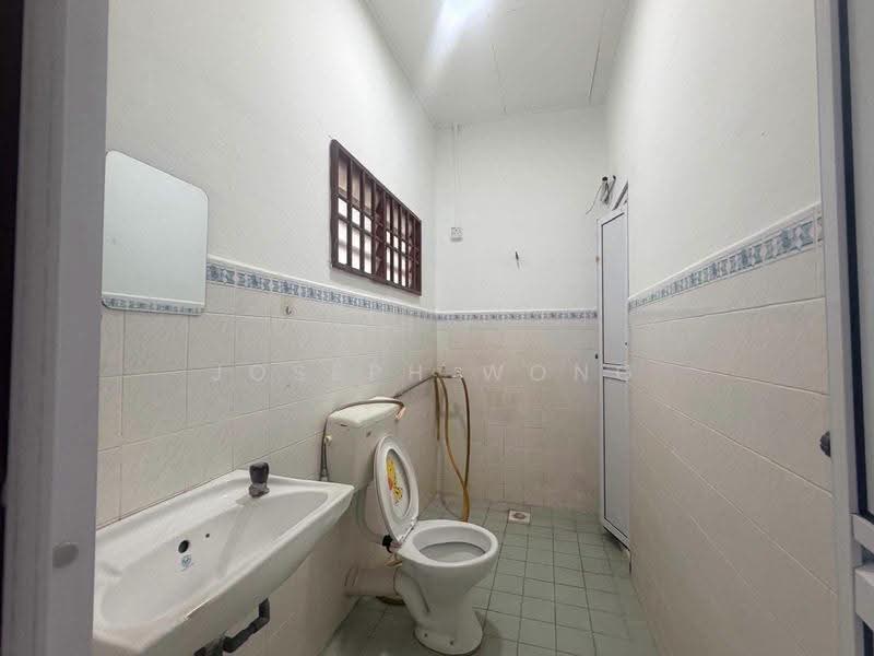 2-storey Terraced House for Sale in Ampang Ipoh (Ipoh) - Joseph Wong - Bathroom - PropertyGuru.com.my