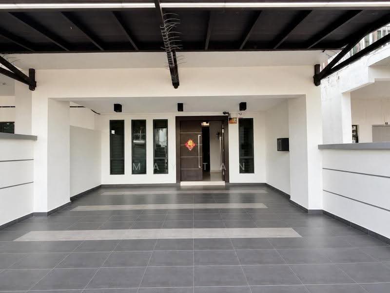 2-storey Terraced House for Sale in Taman Mengkibol (Kluang) - May Tan - Entrance - PropertyGuru.com.my
