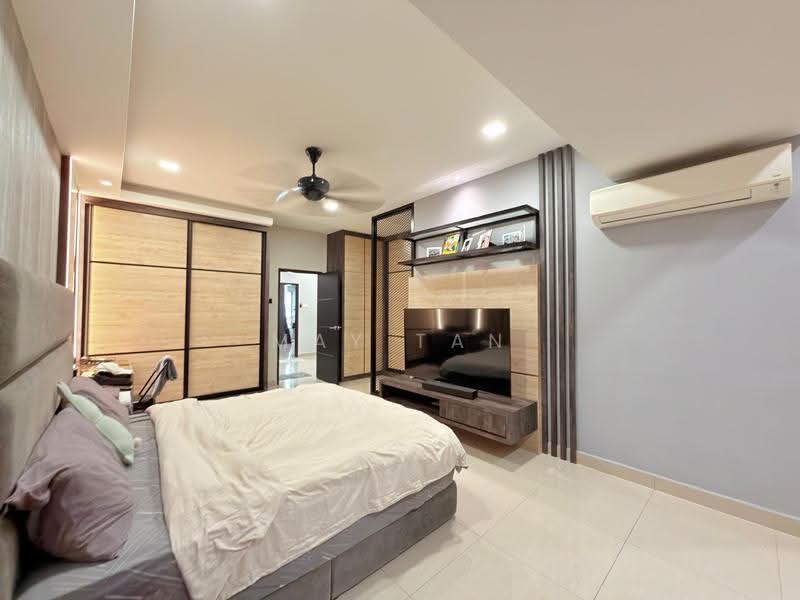 2-storey Terraced House for Sale in Taman Mengkibol (Kluang) - May Tan - Master Bedroom - PropertyGuru.com.my