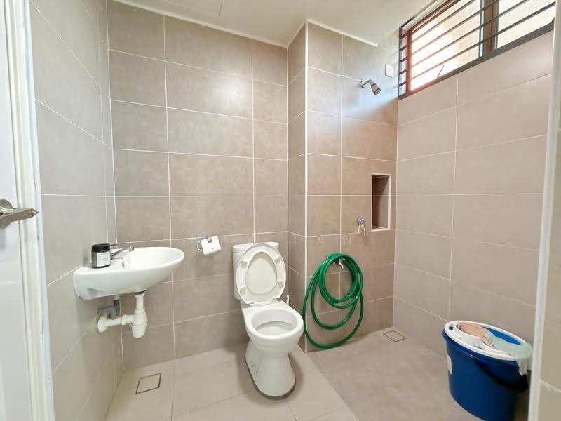 2-storey Terraced House for Sale in Taman Mengkibol (Kluang) - May Tan - Bathroom - PropertyGuru.com.my