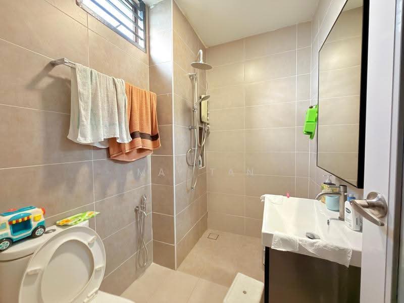 2-storey Terraced House for Sale in Taman Mengkibol (Kluang) - May Tan - Bathroom - PropertyGuru.com.my
