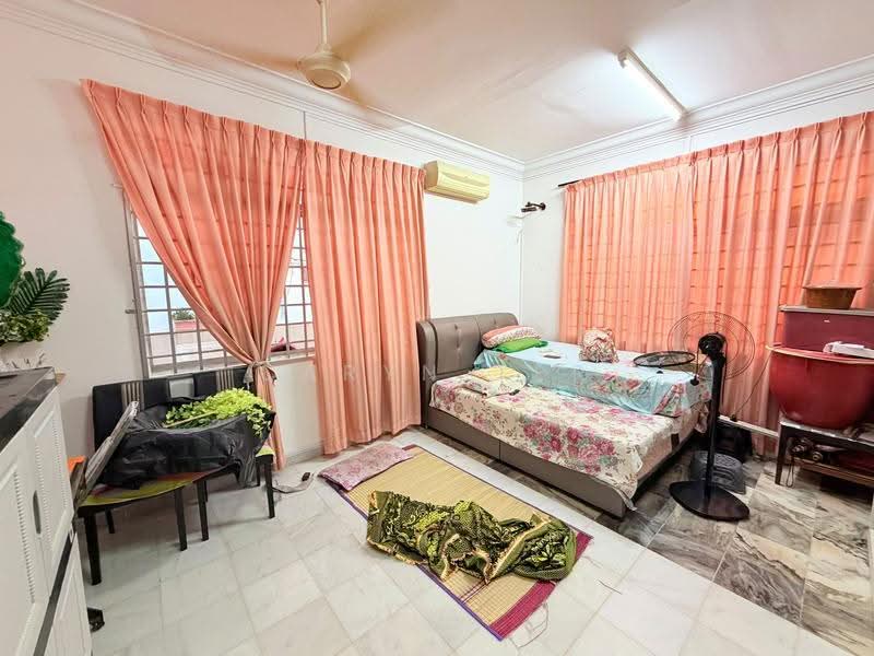Rumah Berkembar untuk Dijual di Taman Universiti (Skudai) - Caryn Ter - Bedroom - PropertyGuru.com.my