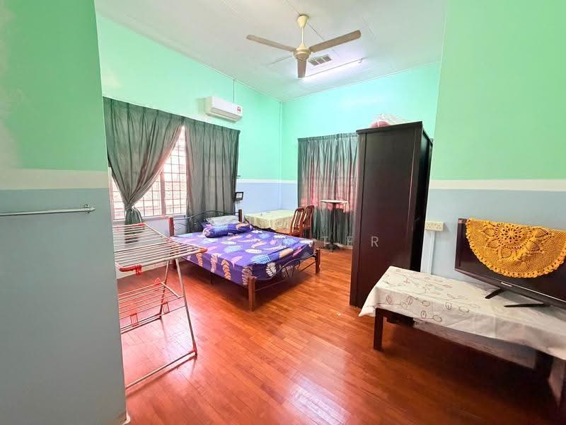 Rumah Berkembar untuk Dijual di Taman Universiti (Skudai) - Caryn Ter - Bedroom - PropertyGuru.com.my