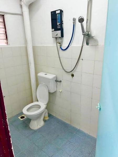 Flat for Sale at Danau Kota Flat - Azura Hariri - Bathroom - PropertyGuru.com.my