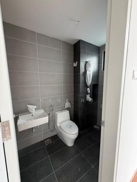 Semi-Detached House for Sale in Taman Gaya (Ulu Tiram) - Nana Ng - Bathroom - PropertyGuru.com.my