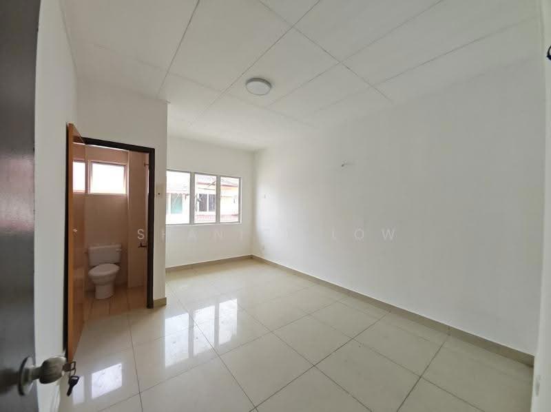 2-storey Terraced House for Sale in TAMAN PUCHONG UTAMA (Puchong) - Shanice Low - Bathroom - PropertyGuru.com.my