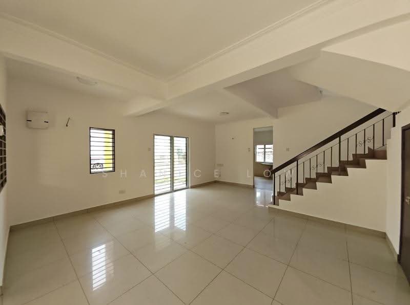 2-storey Terraced House for Sale in TAMAN PUCHONG UTAMA (Puchong) - Shanice Low - Living Room - PropertyGuru.com.my