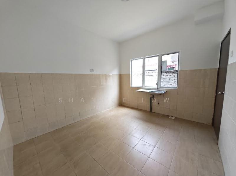 2-storey Terraced House for Sale in TAMAN PUCHONG UTAMA (Puchong) - Shanice Low - Kitchen - PropertyGuru.com.my