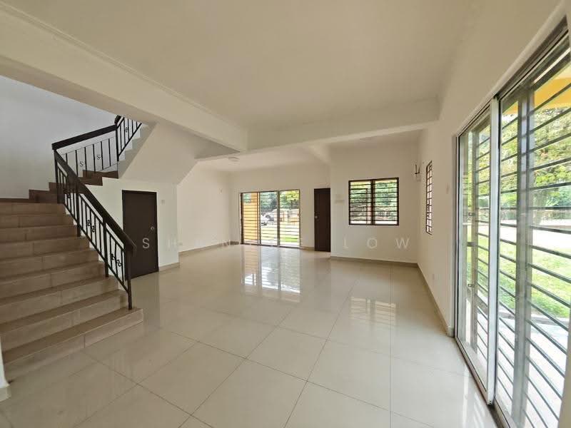 2-storey Terraced House for Sale in TAMAN PUCHONG UTAMA (Puchong) - Shanice Low - Living Room - PropertyGuru.com.my