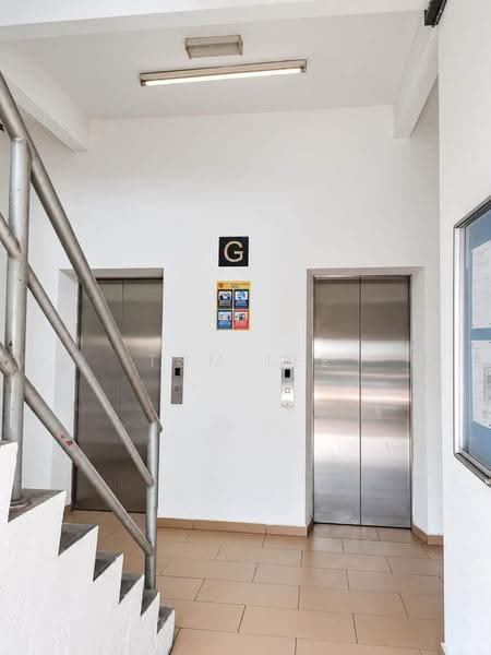 Shop for Sale in Klang (Selangor) - Tom Lee - Corridor - PropertyGuru.com.my