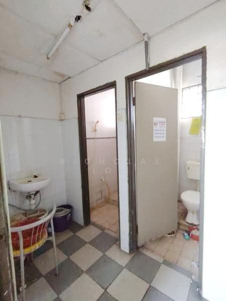Shop for Rent in Taman Putri Kulai (Kulai) - Nicholas Low - Bathroom - PropertyGuru.com.my