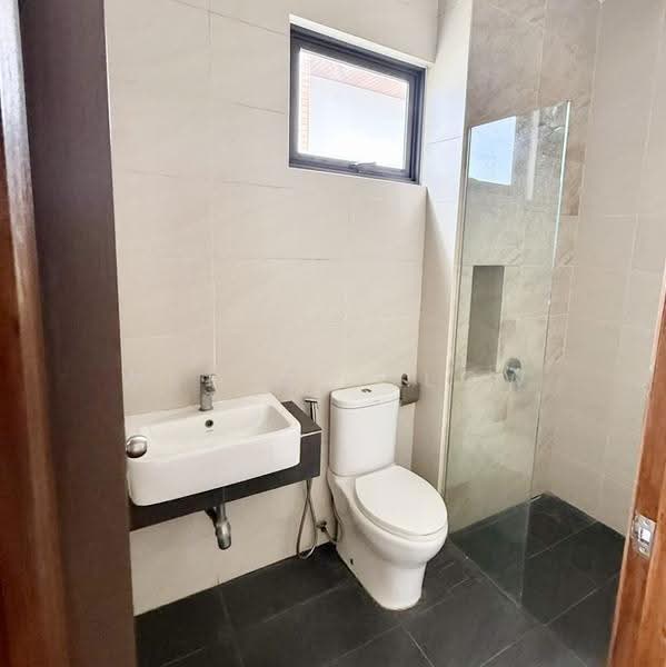 Rumah Berkembar untuk Disewa di Eco Sanctuary (Telok Panglima Garang) - Wei Wei Low - Bathroom - PropertyGuru.com.my