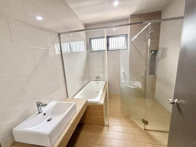 Rumah Berkembar untuk Disewa di Eco Sanctuary (Telok Panglima Garang) - Wei Wei Low - Bathroom - PropertyGuru.com.my