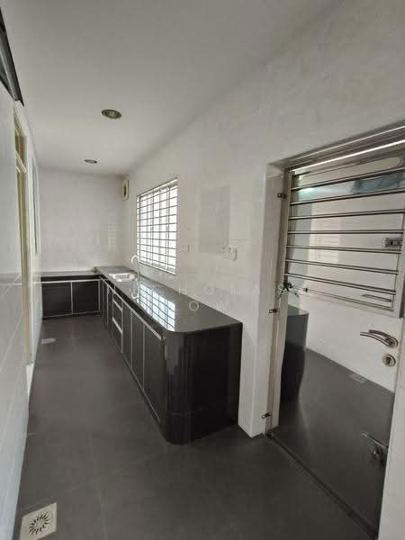 Rumah Teres 2-Tingkat untuk Disewa di Taman Desa Tebrau (Tebrau) - Nicholas Low - Kitchen - PropertyGuru.com.my