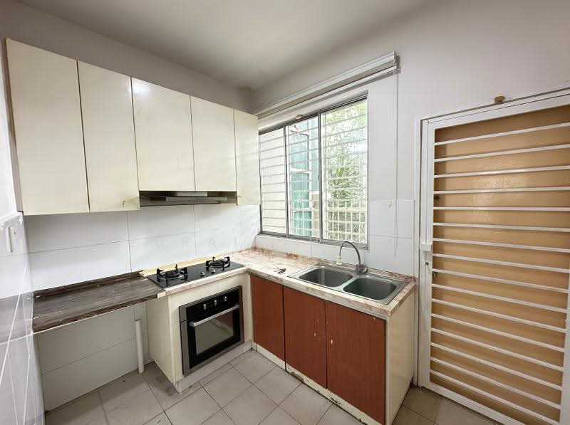 2-storey Terraced House for Sale in D'alpinia (Puchong) - Zuraidah Dan - Kitchen - PropertyGuru.com.my