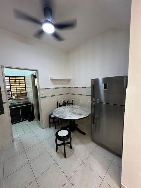 Rumah Teres 2-Tingkat untuk Disewa di Taman Seri Austin (Tebrau) - Nicholas Low - Kitchen - PropertyGuru.com.my