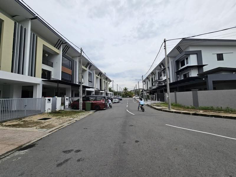3-storey Terraced House for Sale in Penampang (Sabah) - Aaron Chu - Exterior - PropertyGuru.com.my