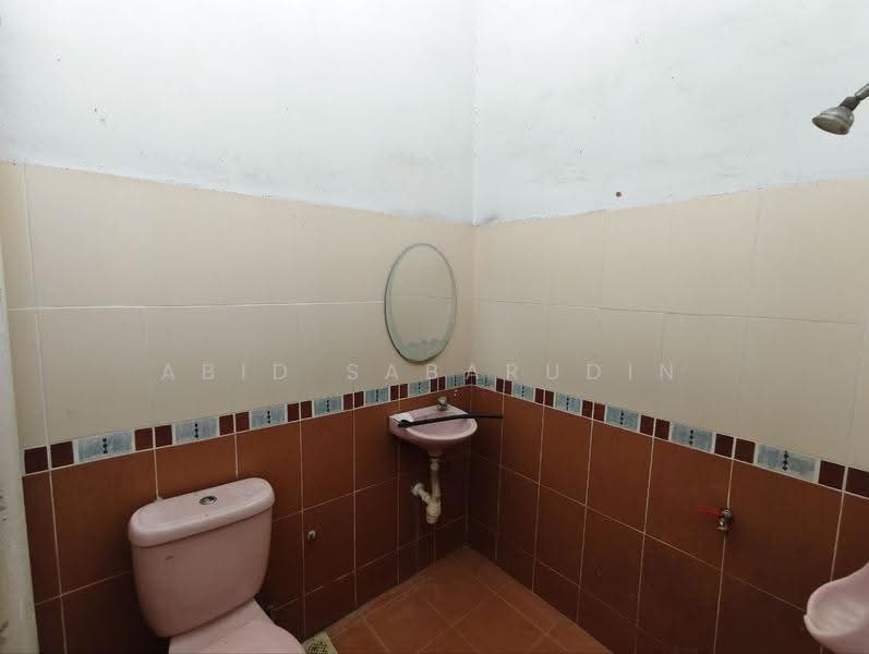 2-storey Terraced House for Sale in SS14 (Subang Jaya) - Abid Sabarudin - Bathroom - PropertyGuru.com.my