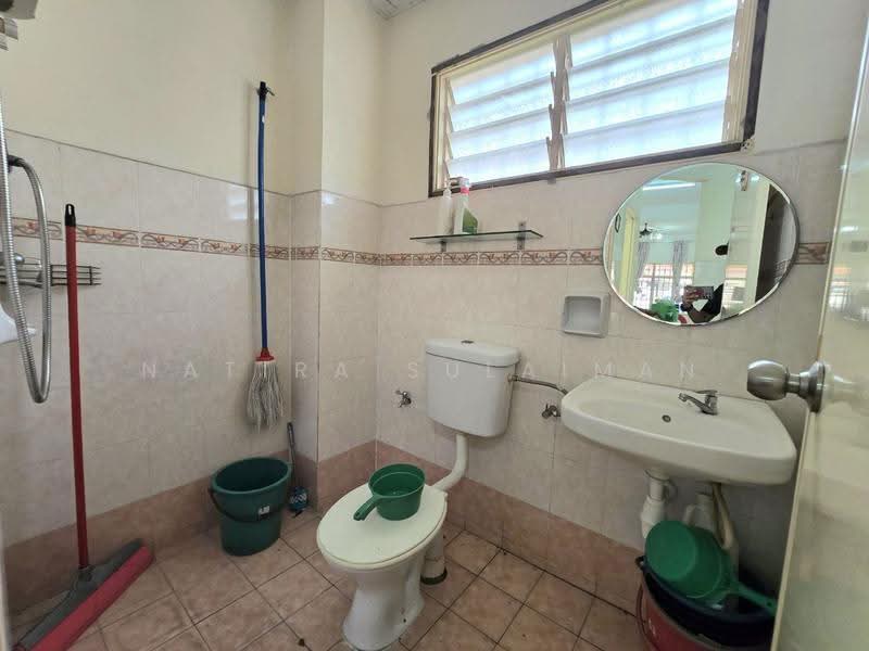 Rumah Teres 2-Tingkat untuk Dijual di Taman Pelangi Semenyih 2 (Semenyih) - Natira Sulaiman - Bathroom - PropertyGuru.com.my