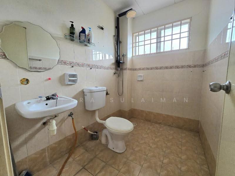 Rumah Teres 2-Tingkat untuk Dijual di Taman Pelangi Semenyih 2 (Semenyih) - Natira Sulaiman - Bathroom - PropertyGuru.com.my