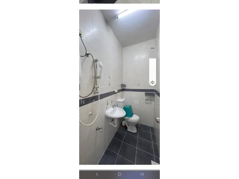 Rumah Teres untuk Disewa di Taman Daya (Johor Bahru) - Nana Ng - Bathroom - PropertyGuru.com.my