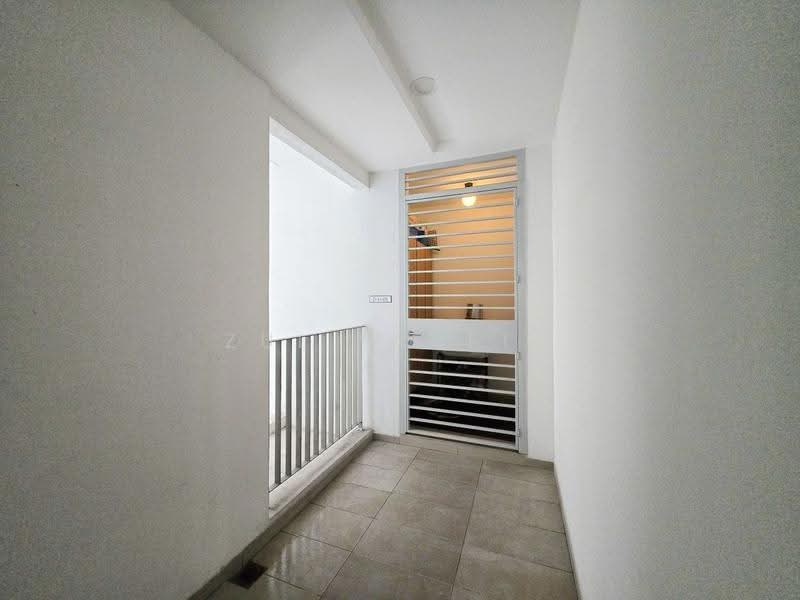 Kondominium untuk Dijual di Lakeville Residence - Zul Syafiq - Corridor - PropertyGuru.com.my