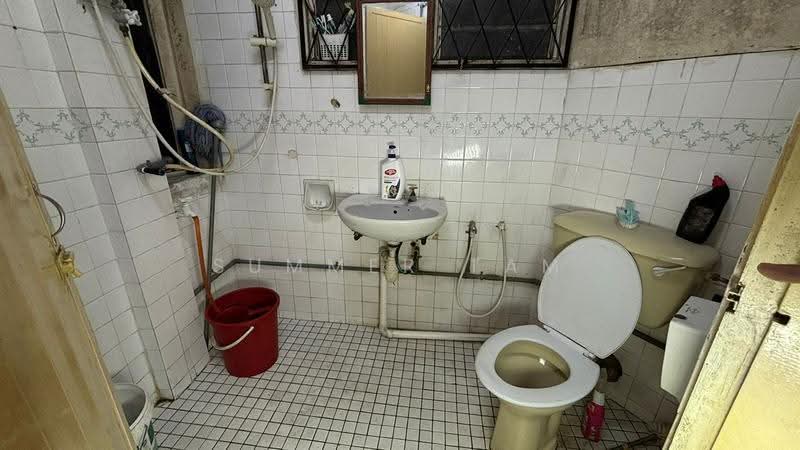 Pangsapuri untuk Dijual di Rampai Court - Summer Tam - Bathroom - PropertyGuru.com.my