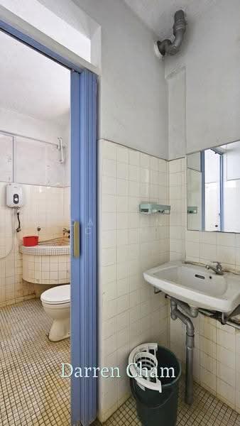Kondominium untuk Dijual di Rifle Garden - Darren Cham - Bathroom - PropertyGuru.com.my