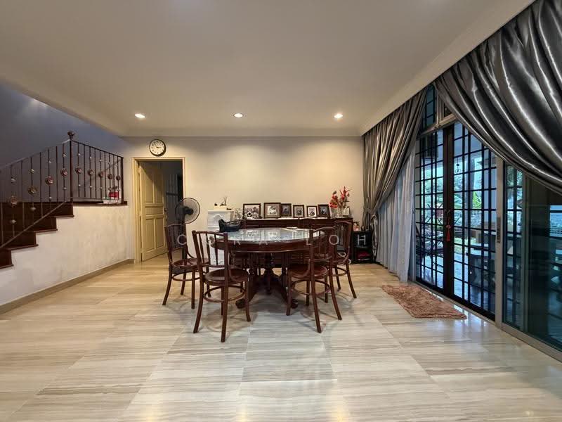 Bungalow House for Sale in Taman Munshi Ibrahim (Tampoi) - Cora Loh - Dining Room - PropertyGuru.com.my