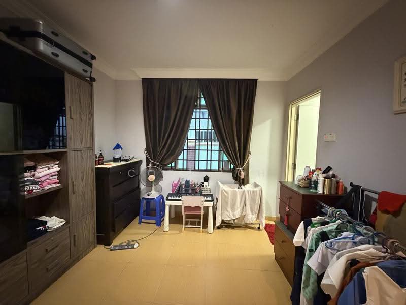 Bungalow House for Sale in Taman Munshi Ibrahim (Tampoi) - Cora Loh - Bedroom - PropertyGuru.com.my