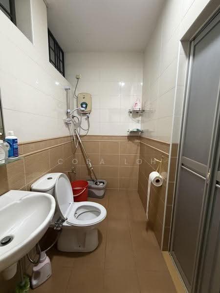 Bungalow House for Sale in Taman Munshi Ibrahim (Tampoi) - Cora Loh - Bathroom - PropertyGuru.com.my