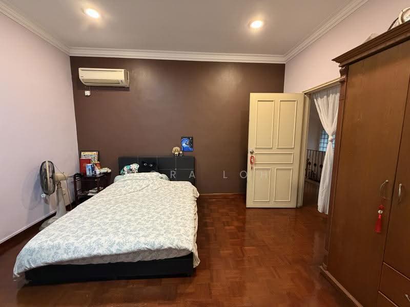 Bungalow House for Sale in Taman Munshi Ibrahim (Tampoi) - Cora Loh - Bedroom - PropertyGuru.com.my