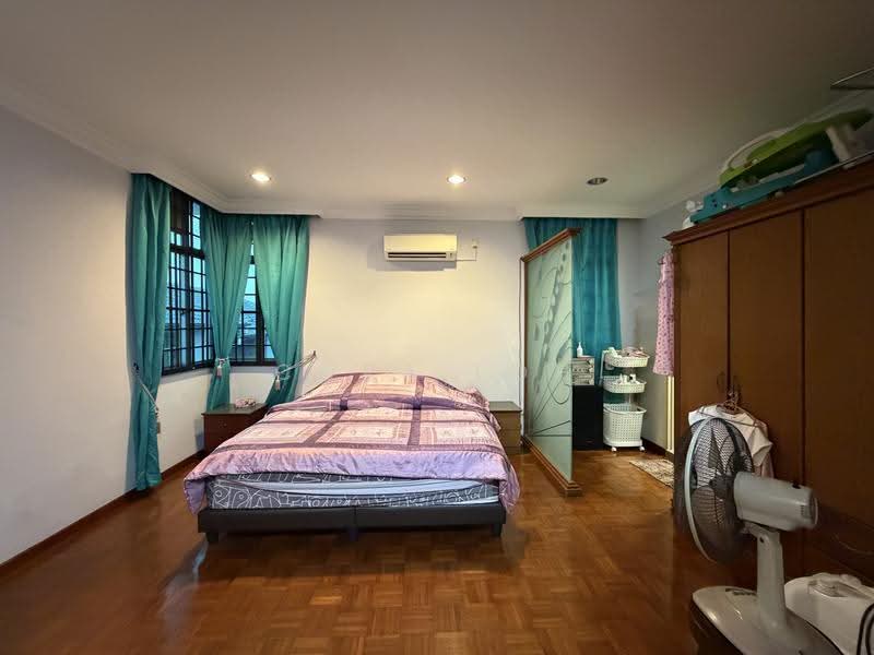 Bungalow House for Sale in Taman Munshi Ibrahim (Tampoi) - Cora Loh - Bedroom - PropertyGuru.com.my