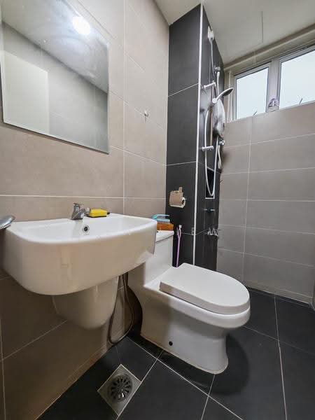 Kediaman Servis untuk Disewa di D'Putra Suites - Ken Liew - Bathroom - PropertyGuru.com.my